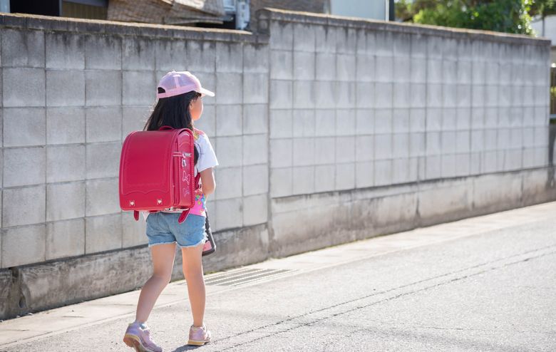 登下校中の子供