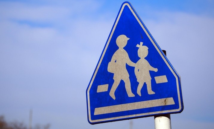 子供を交通事故から守る方法
