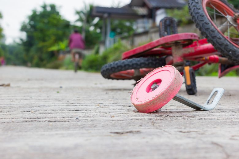 転倒した自転車