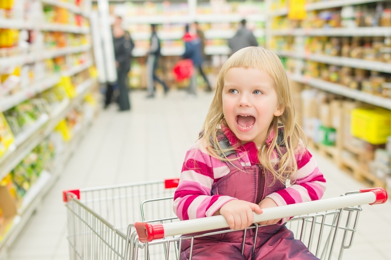 子供のショッピングカート事故を防ぐにはどうすればいい？