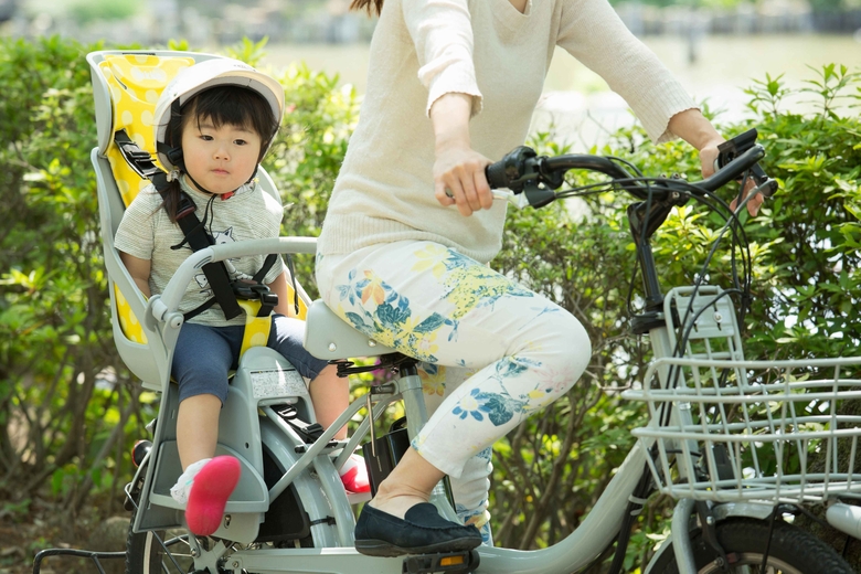 幼児2人同乗用自転車を運転する場合