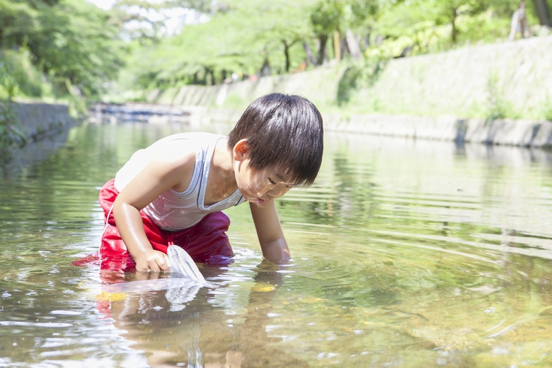 川遊びを安全に楽しむために用意するべきものは？