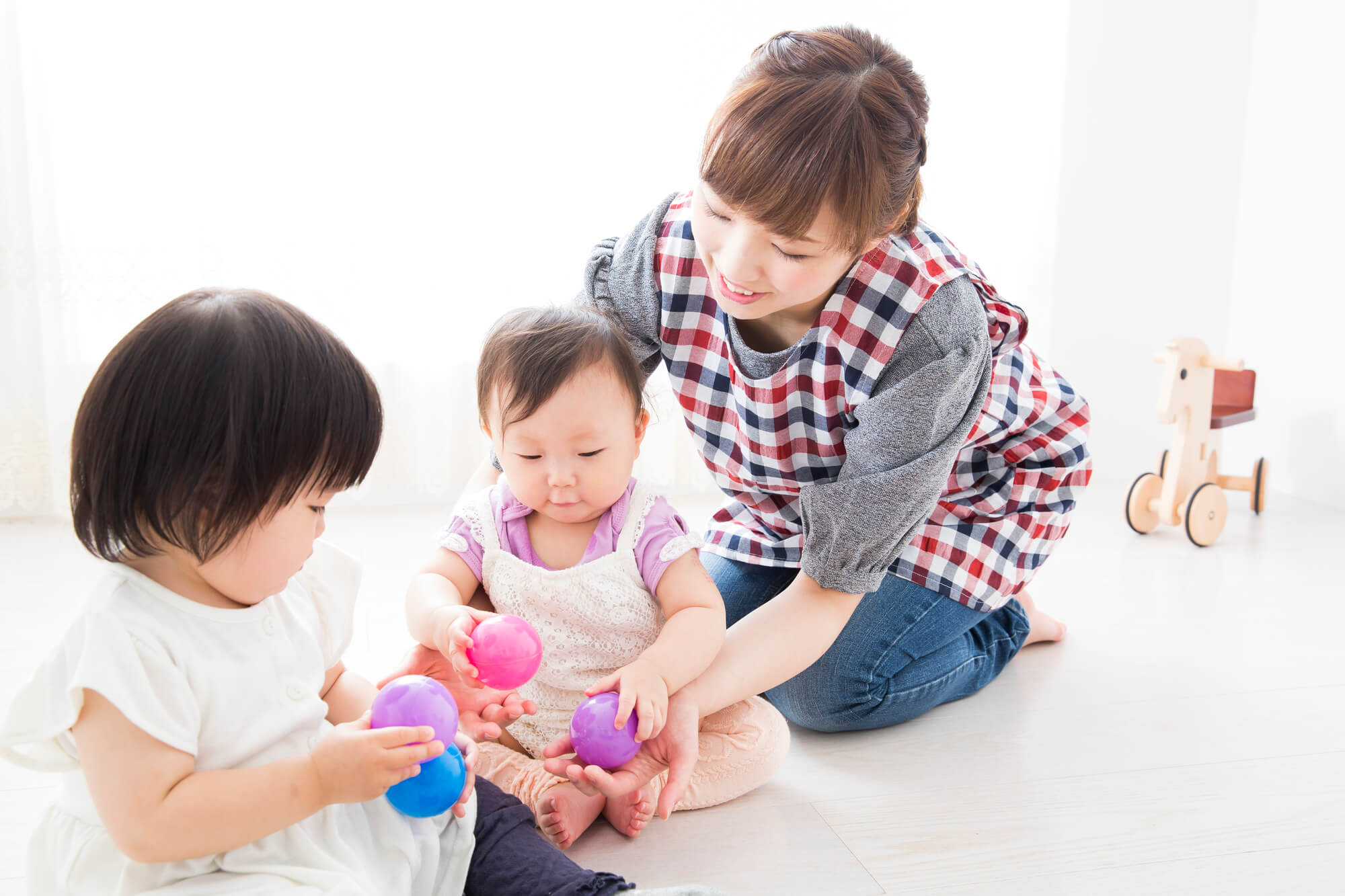 喫煙所にいるとき子供はどこにいるべき？