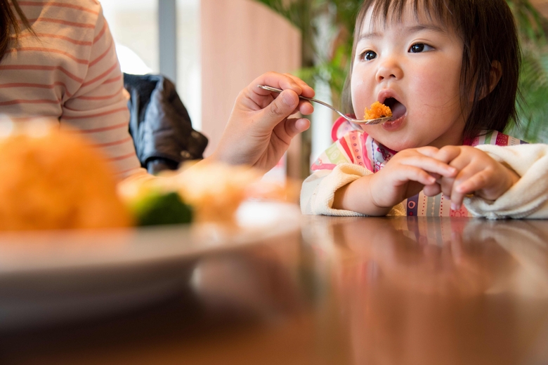 赤ちゃんの外食デビューはいつから レストラン選びのポイント 売場の安全 Net