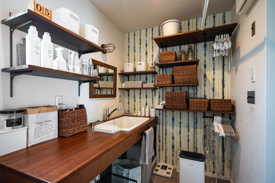 洗面所は可動棚で劇的に使いやすくなる！DIYや収納方法も紹介｜コラム  